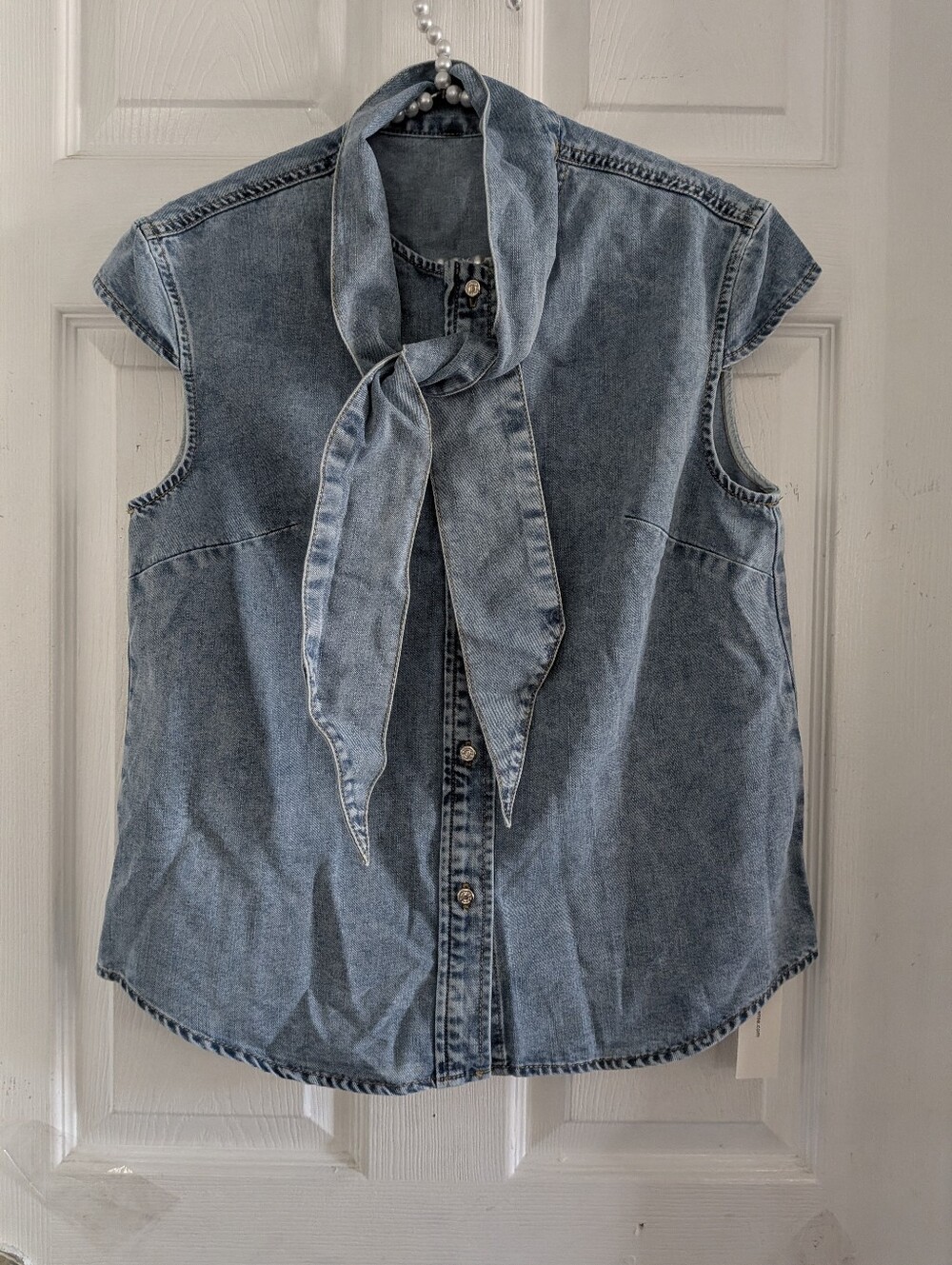 Commense Tie Neck Sleeveless Denim Shirt - Picture 5 of 11